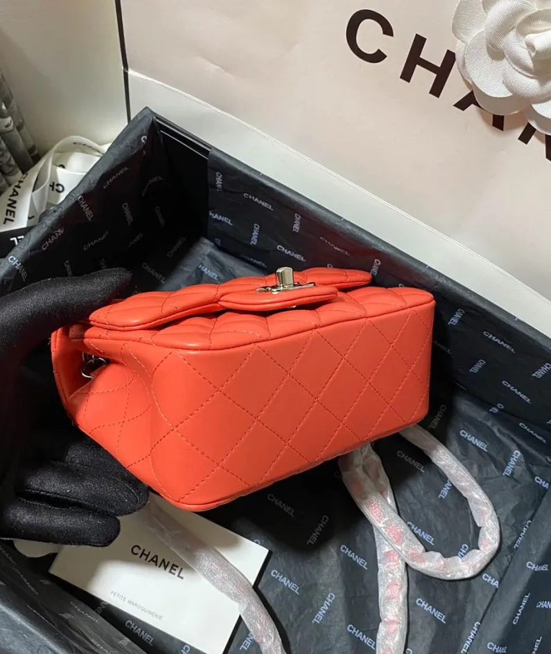 Lambskin Model: 1115 Size: 17cm
