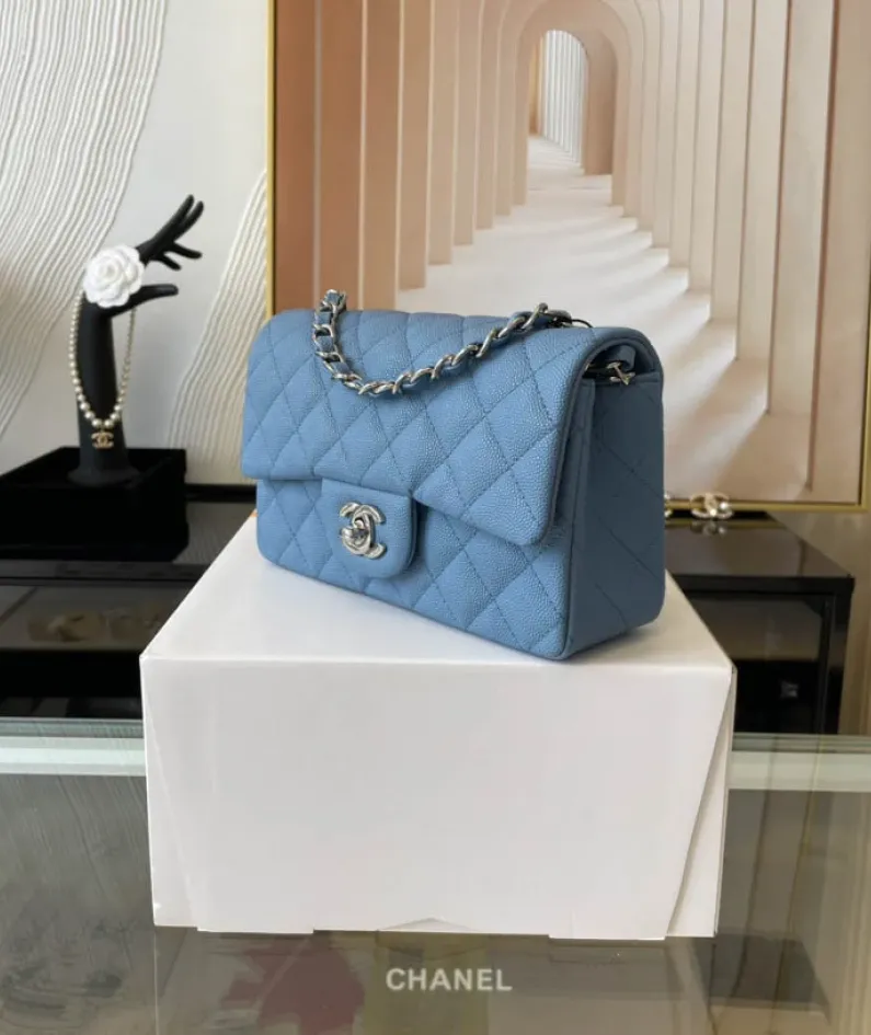 Light Silver Metal Bag Size: 20cm Ident No.: 01116