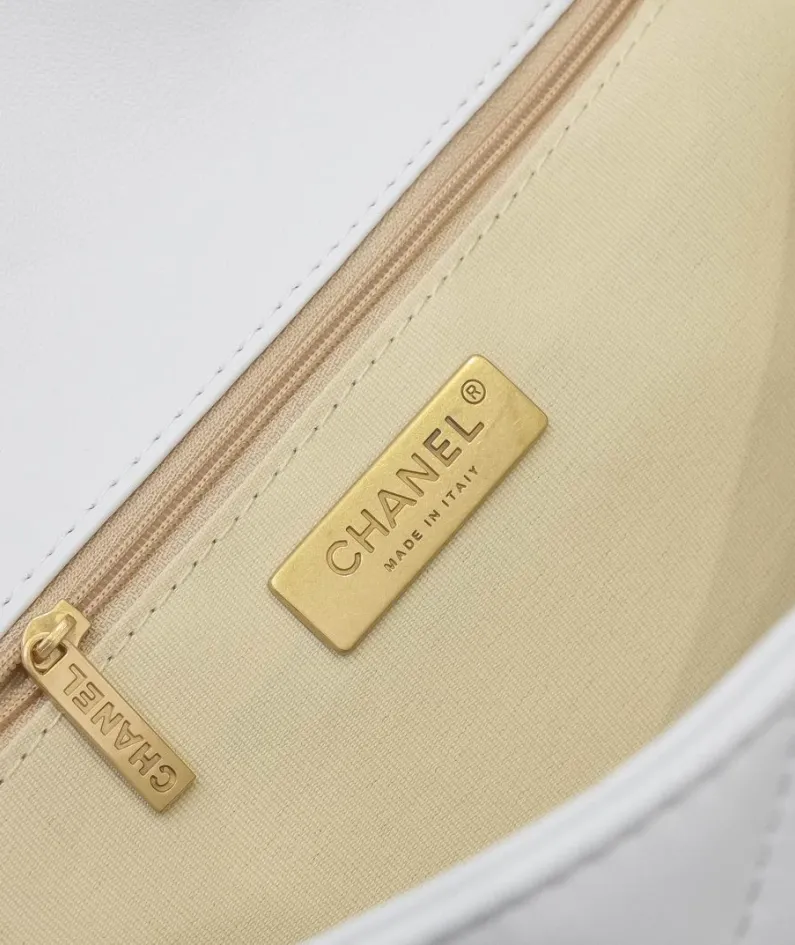 Chanel Style: 9010 Size: 26*16*10cm.