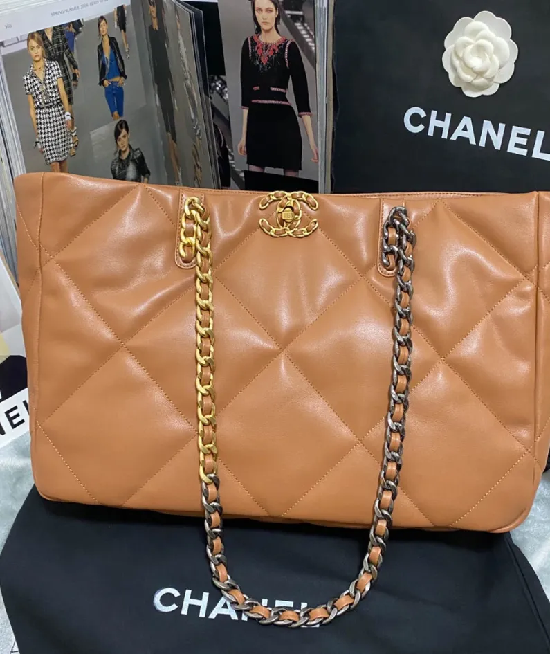 Chanel Style: AS3660 Size: 264010cm