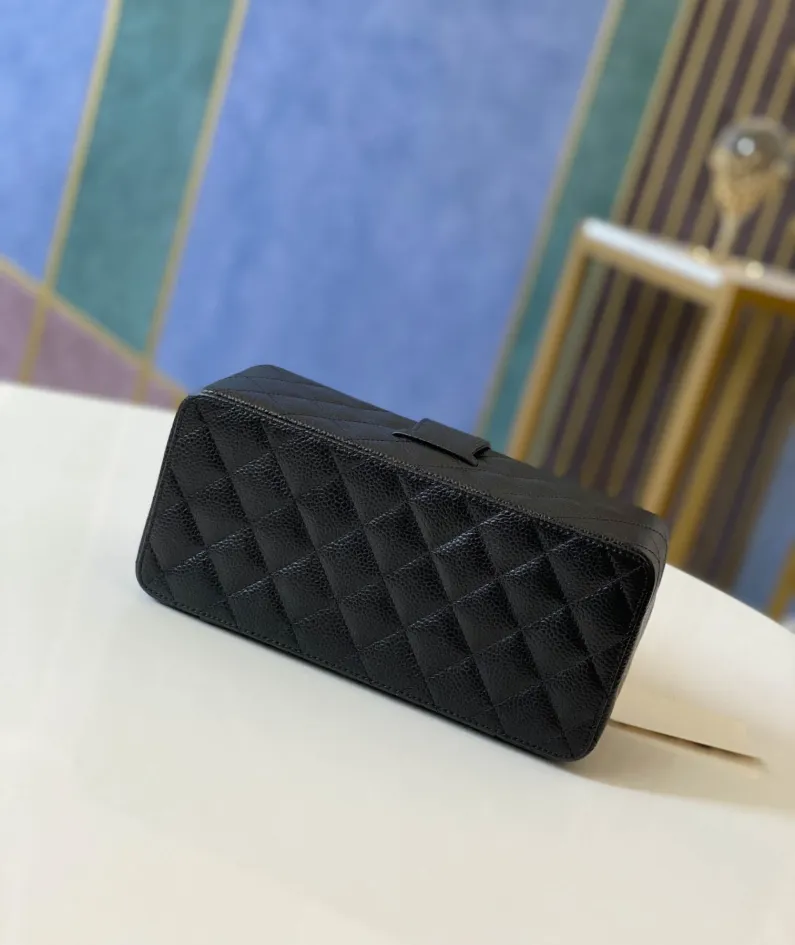 Cosmetic Bag Size: 22 10 8.5cm No.: 01919