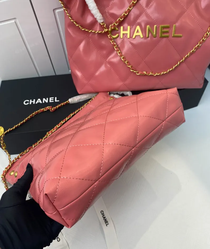 Chanel Underarm Bag Model: 8828 Size: 30*27*7 40*33*8