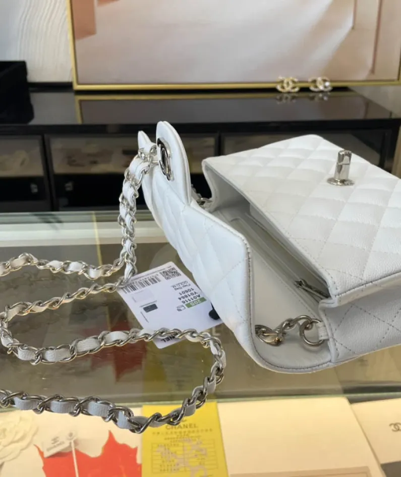 Light Silver Metal Bag Size: 20cm Ident No.: 01116