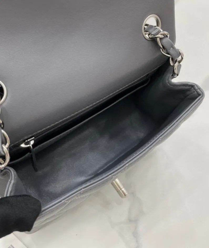 classic flap lambskin light gold buckle classic flap size:17cm