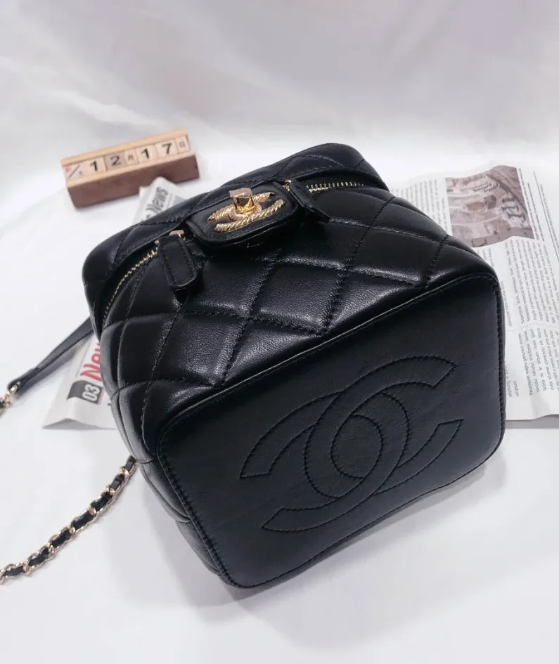 Chanel Shoulder Bag Size: 17*14*14