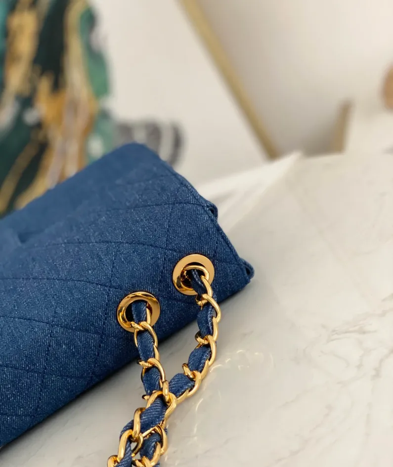 Chanel size 30.21.8cm