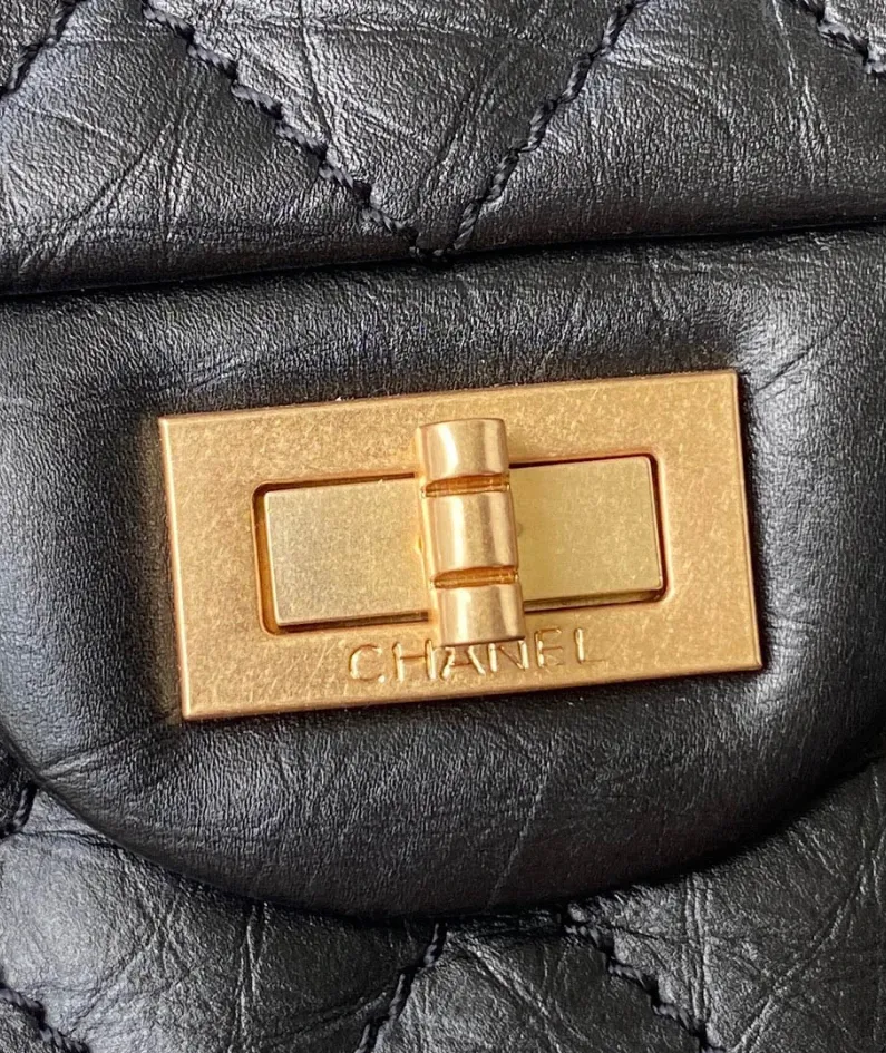 Chanel square bag size: 15.5-20-6cm