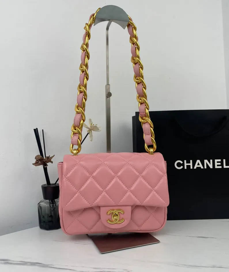Large Gold Chain Underarm Bag Model Number: As3214