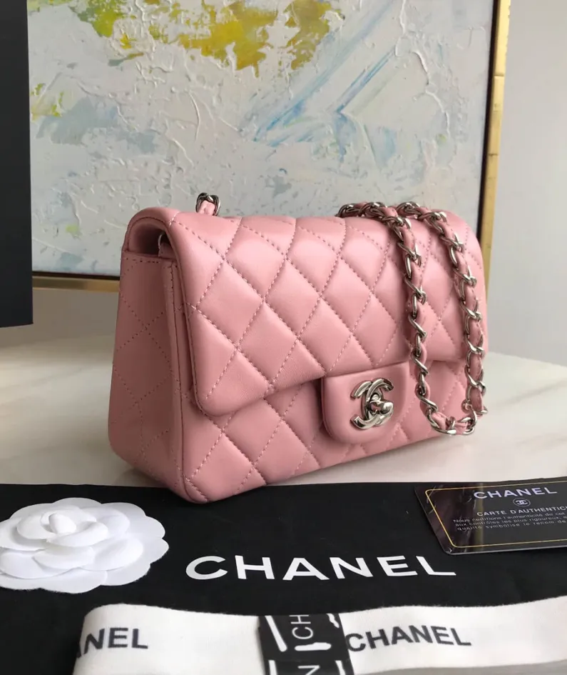 Lambskin Small Bag Size:20X13x7cm Model: 1116