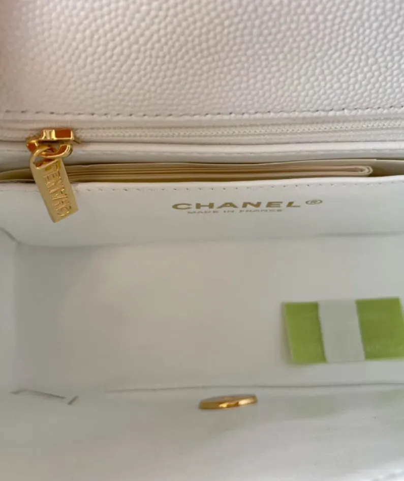 Light Silver Metal Bag Size: 17cm Ident No.: 01115