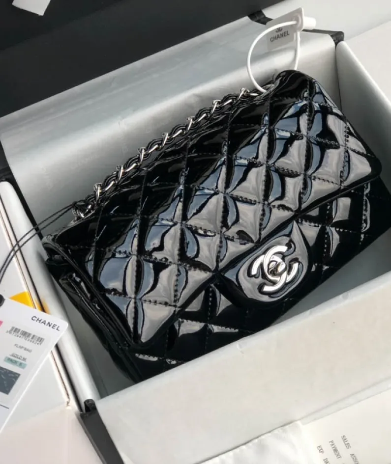 Chanel Patent Leather Pouch Model: 1116 size: 20cm