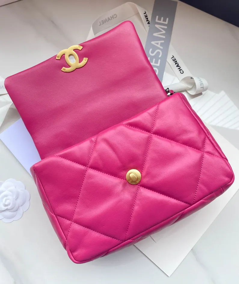 Chanel Model: S1160 Size: 26cm