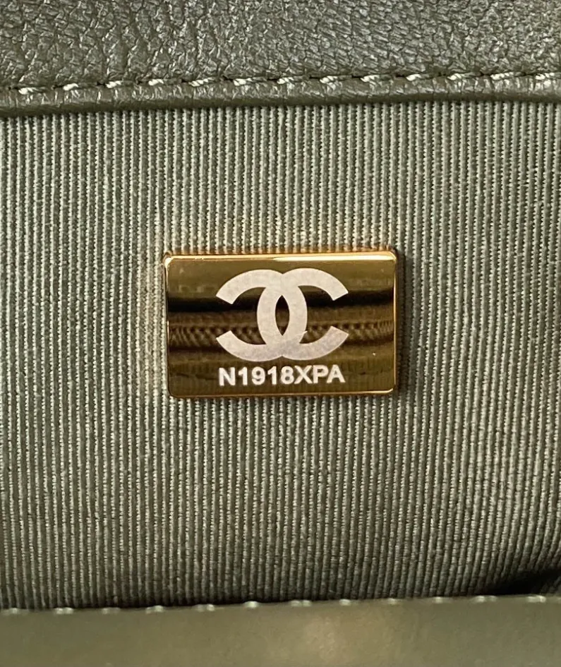 Chanel Size: 19cm Style: 81225 White