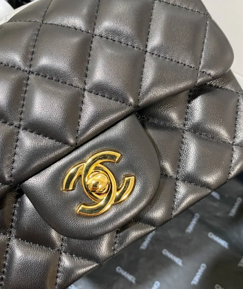 Lambskin Model: 1115 Size: 17cm