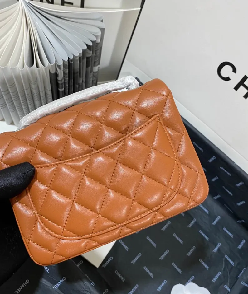 Lambskin Model: 1115 Size: 17cm
