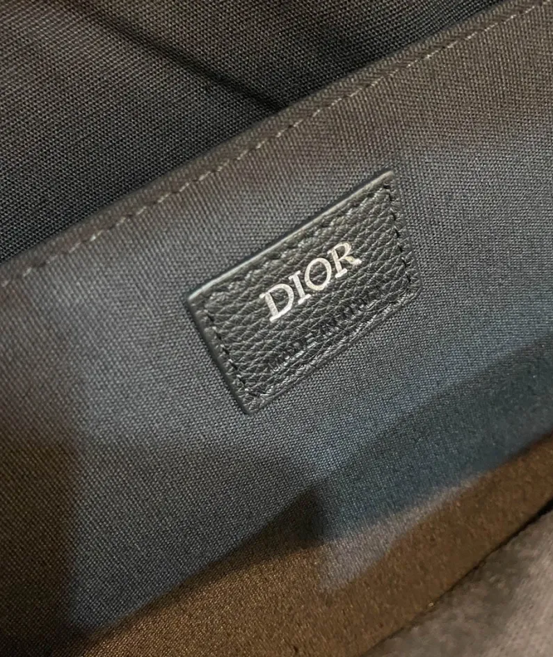 Classic duffel bag size:30*15*42cm