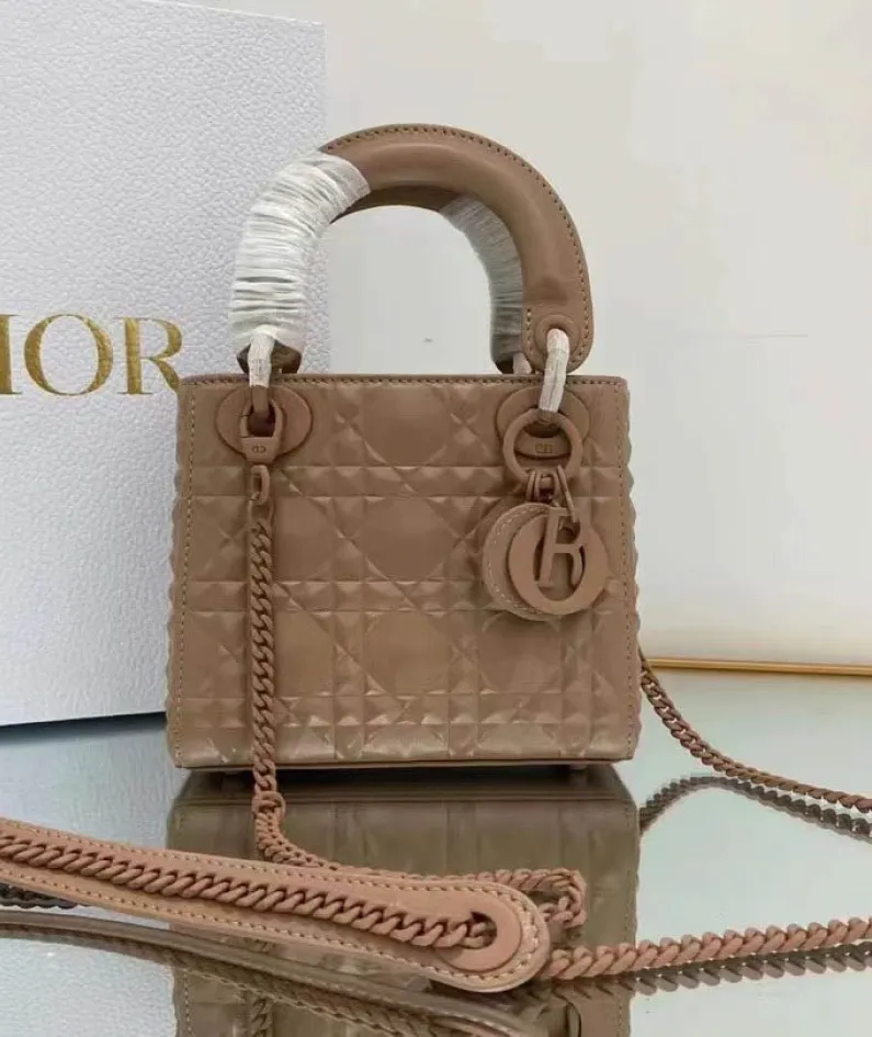 Size: 17 x 7.5x 14cm