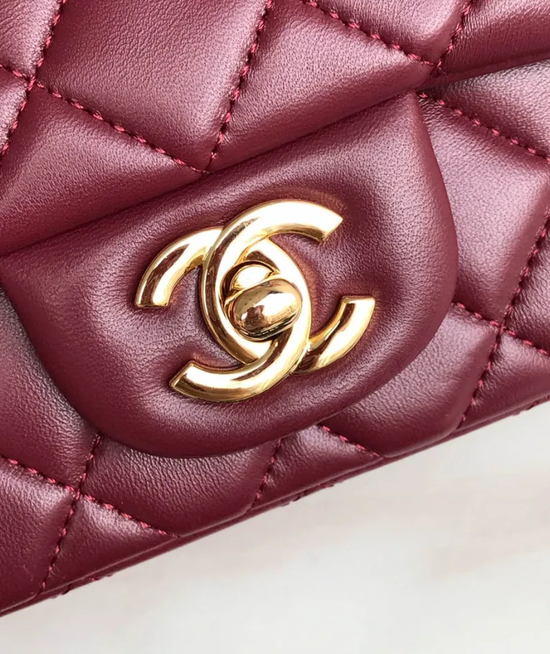 Lambskin Small Bag Size:20X13x7cm Model: 1116