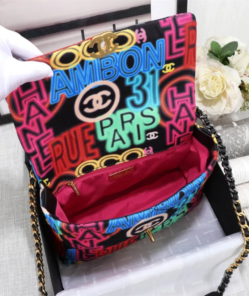 Chanel Model: S1161 Size: 30cm