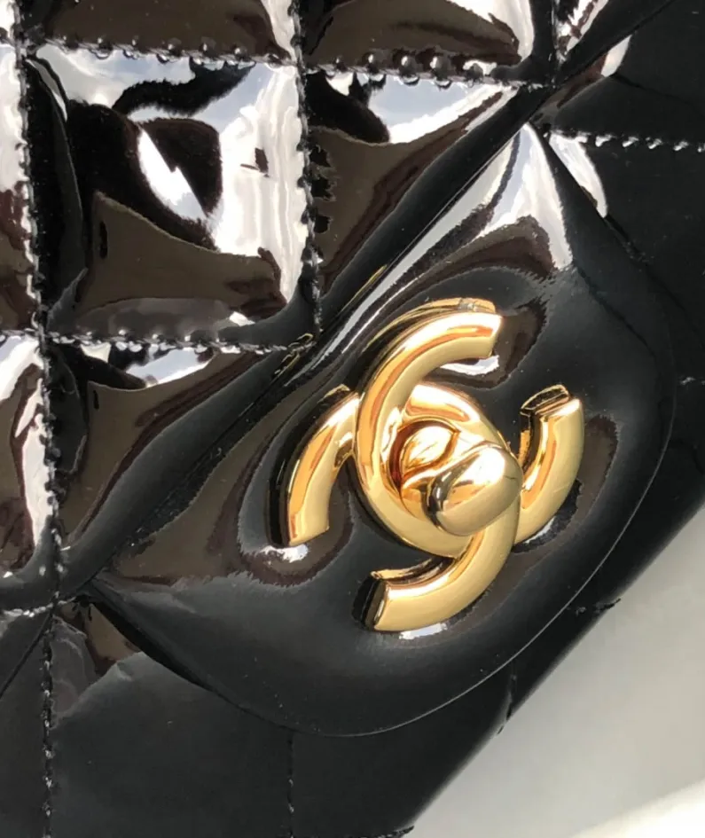 Chanel Patent Leather Pouch Model: 1116 size: 20cm