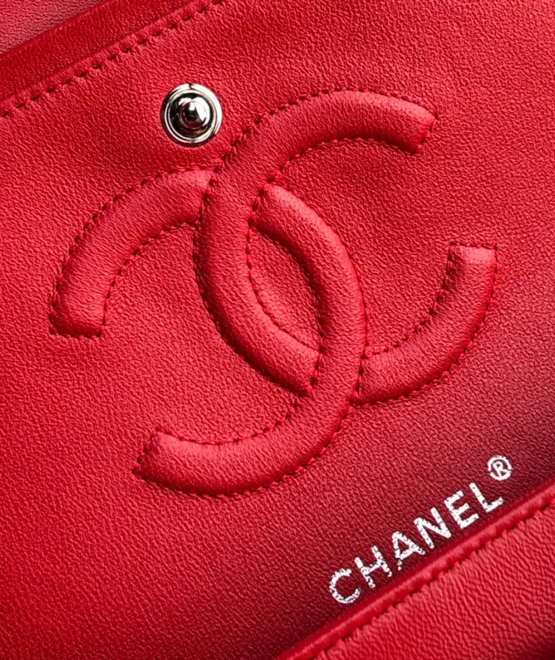 Chanel patent leather pouch size:25.5cm Ident No.: 1112