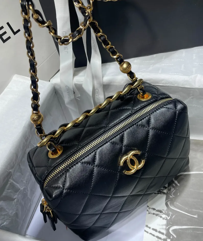 Chanel shoulder bag size: 22*10*15