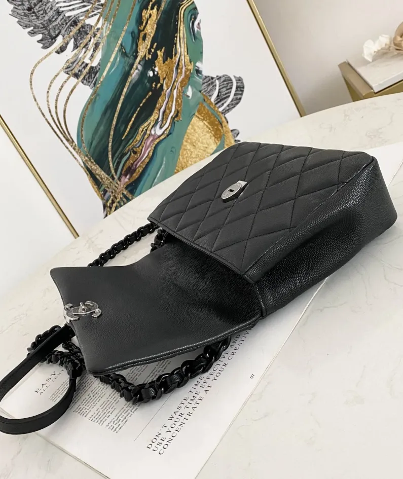 Chanel size: 11*8.5*7cm