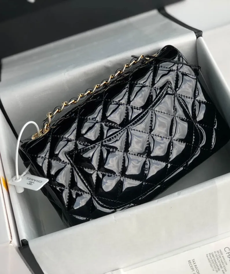 Chanel Patent Leather Pouch Model: 1116 size: 20cm