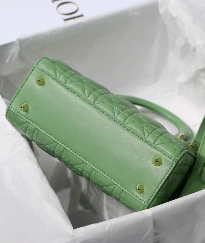 Size: 20x16.5x 8cm