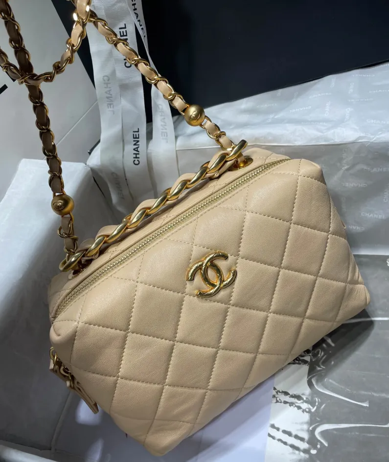 Chanel shoulder bag size: 22*10*15