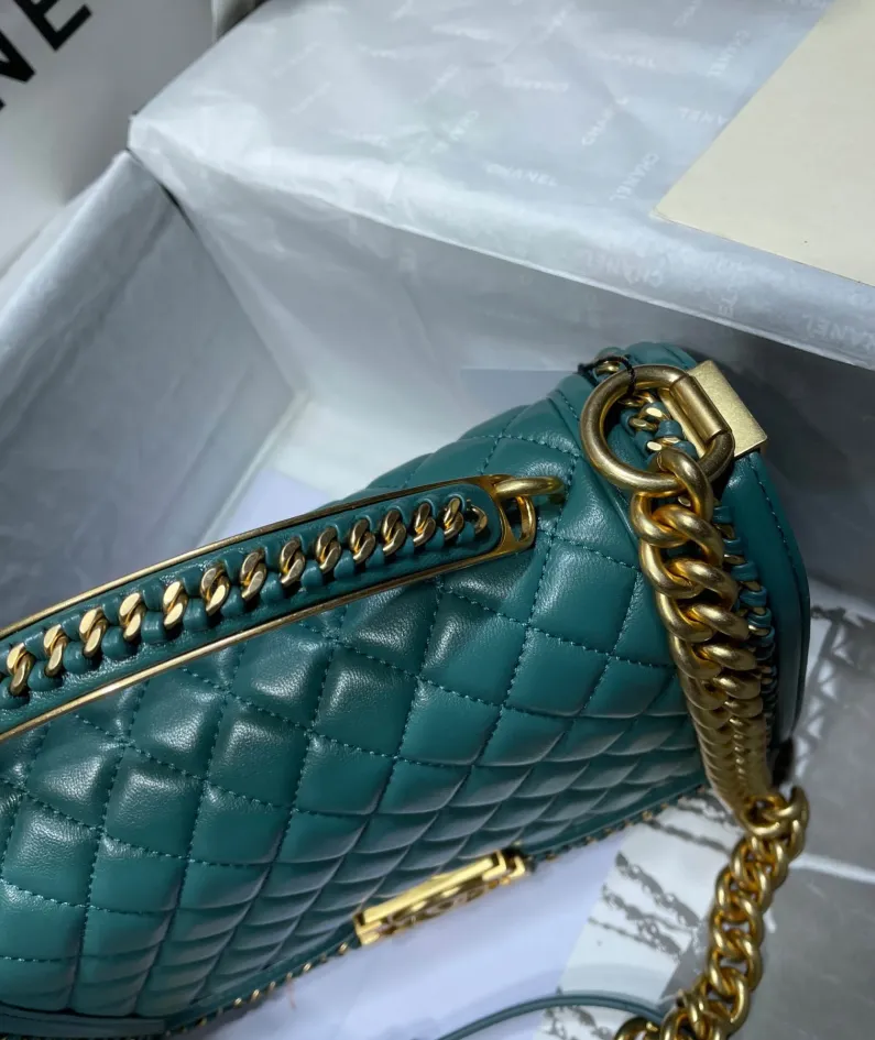 CHANEL Wrist Bag Model: 67086-1 Size: 25