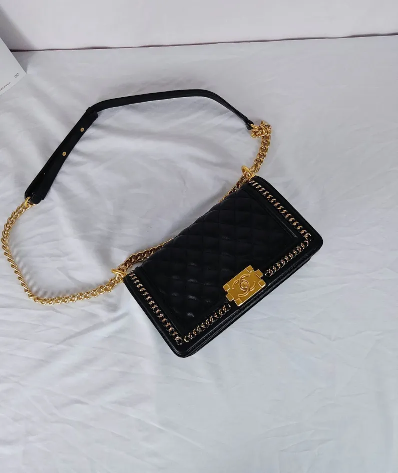 Lambskin Size: 25*16*9cm Style: 67086-2