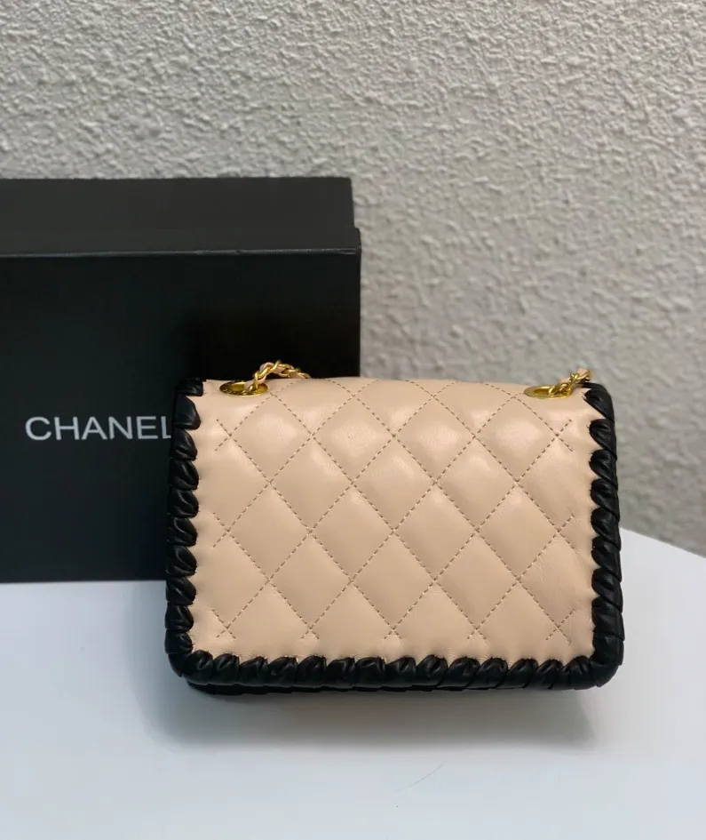 Lambskin Size: 19cm