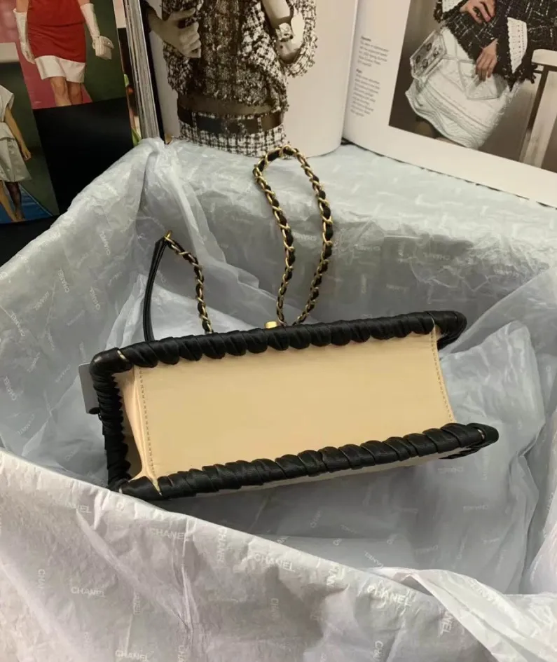 Chanel Tofu Bun Size: 22cm Style: AS2496