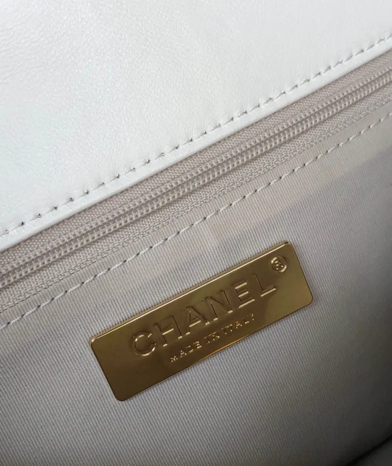 Chanel Model: S1160 Size: 26cm