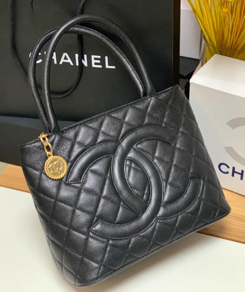 CHANEL Size: 30x14X24cm,