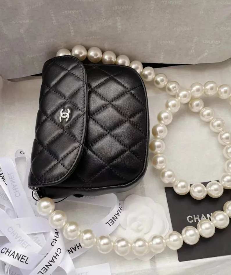 CHANEL round chain bag