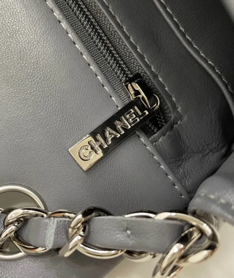 classic flap lambskin light gold buckle classic flap size:17cm