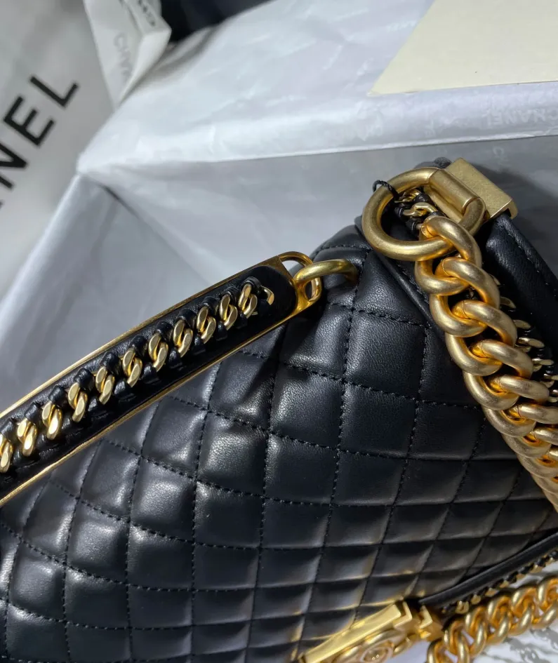 CHANEL Wrist Bag Model: 67086-1 Size: 25