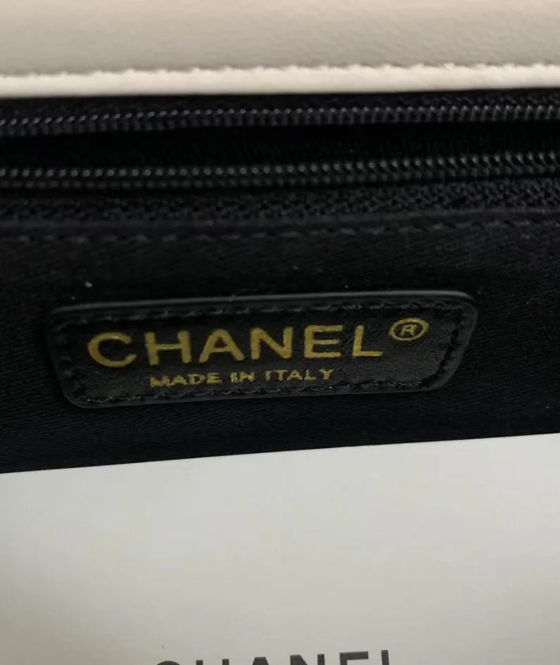Chanel Tofu Bun Size: 22cm Style: AS2496