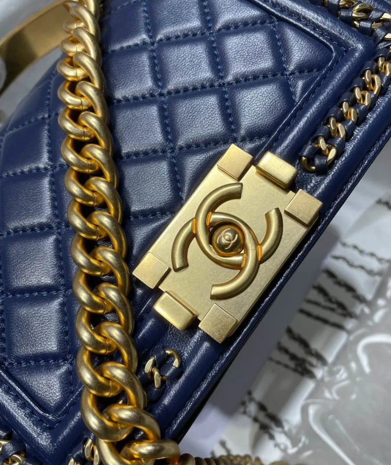 CHANEL wrist bag Size: 20