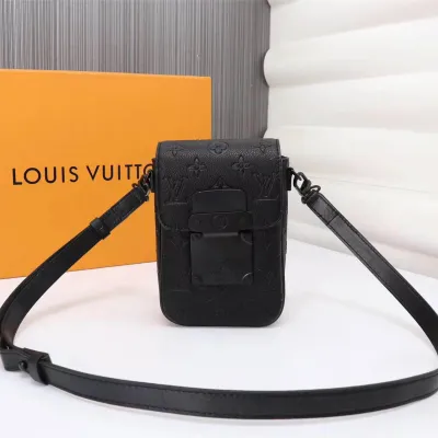 Louis Vuitton Model: 69405 Size: 15x17x8 cm