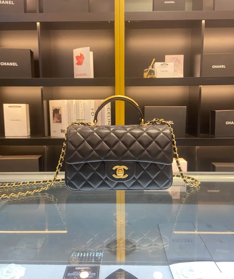 Chanel Size: 20x12x6cm