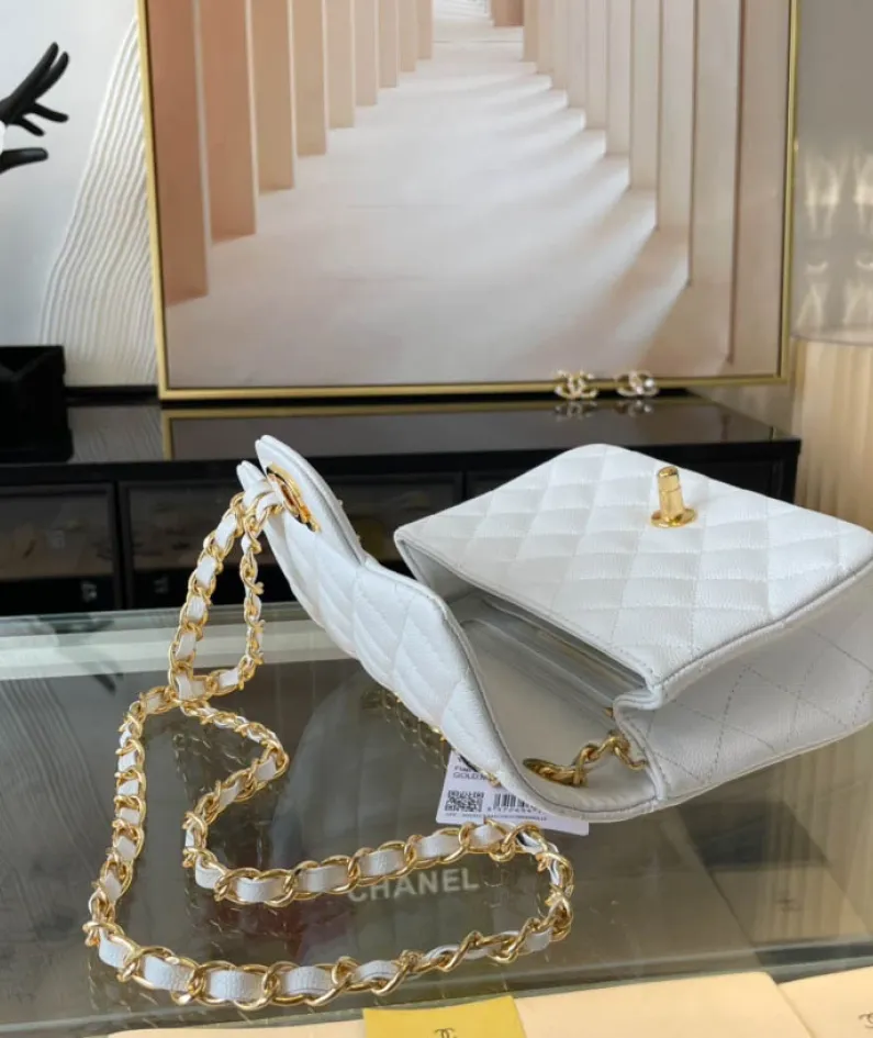 Light Silver Metal Bag Size: 17cm Ident No.: 01115