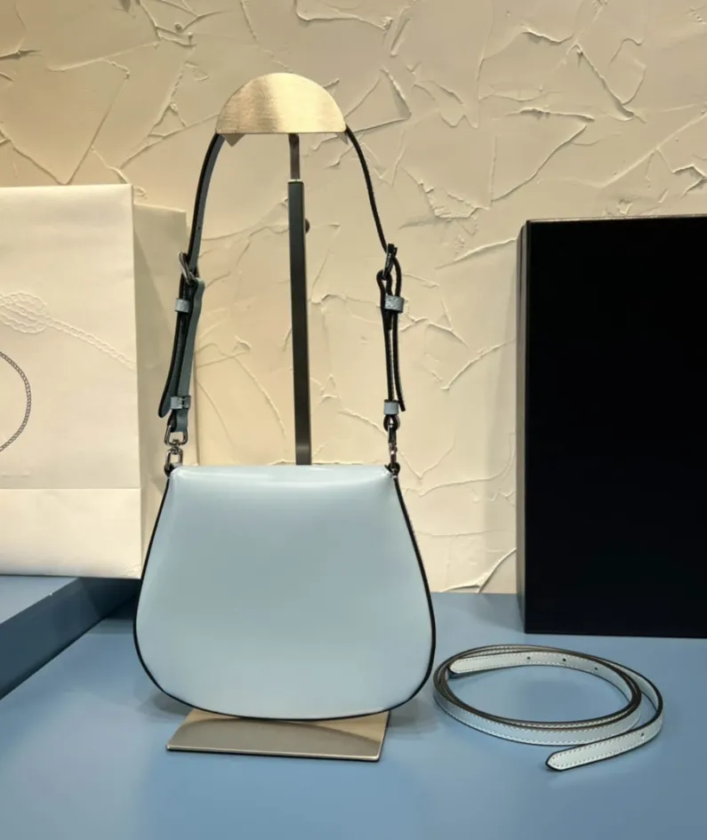 Prada Cleo Series Handbag Size: 17x14.5cm 1BH188