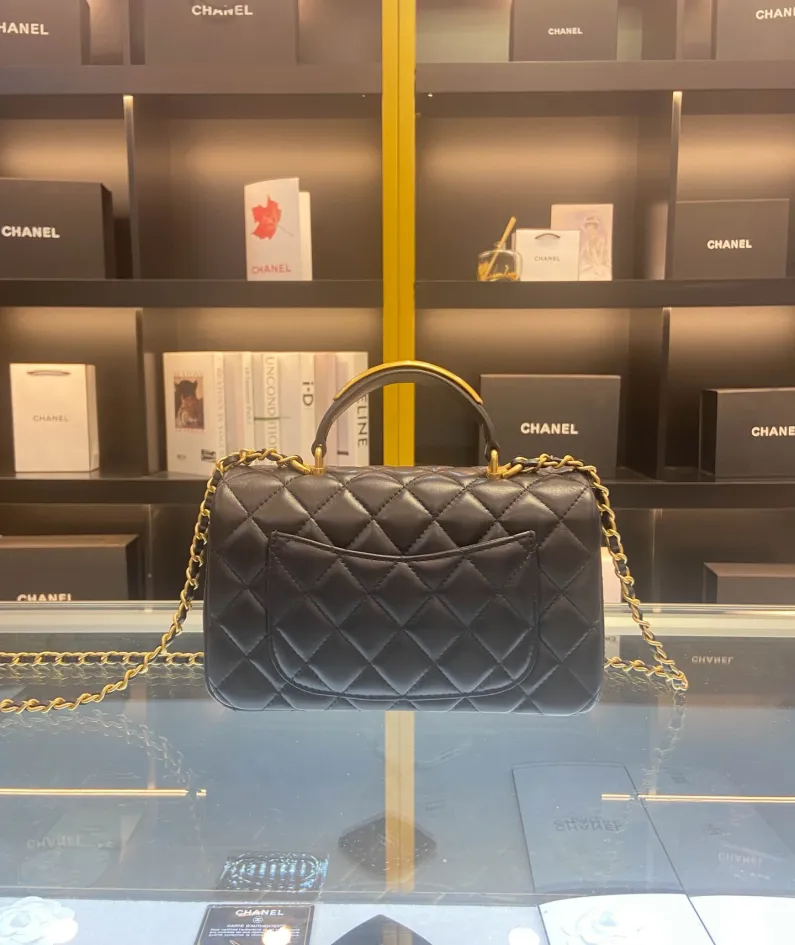 Chanel Size: 20x12x6cm