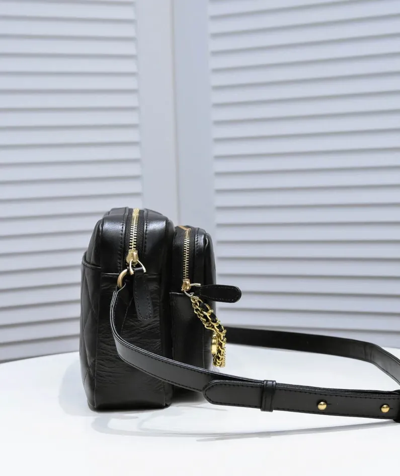 Cowhide size: 27X14.5X9cm
