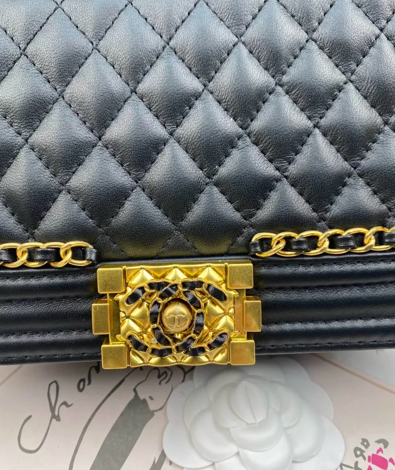 Gilt buckle series Model number: 67086 Size: W25*H14-16*D7.5