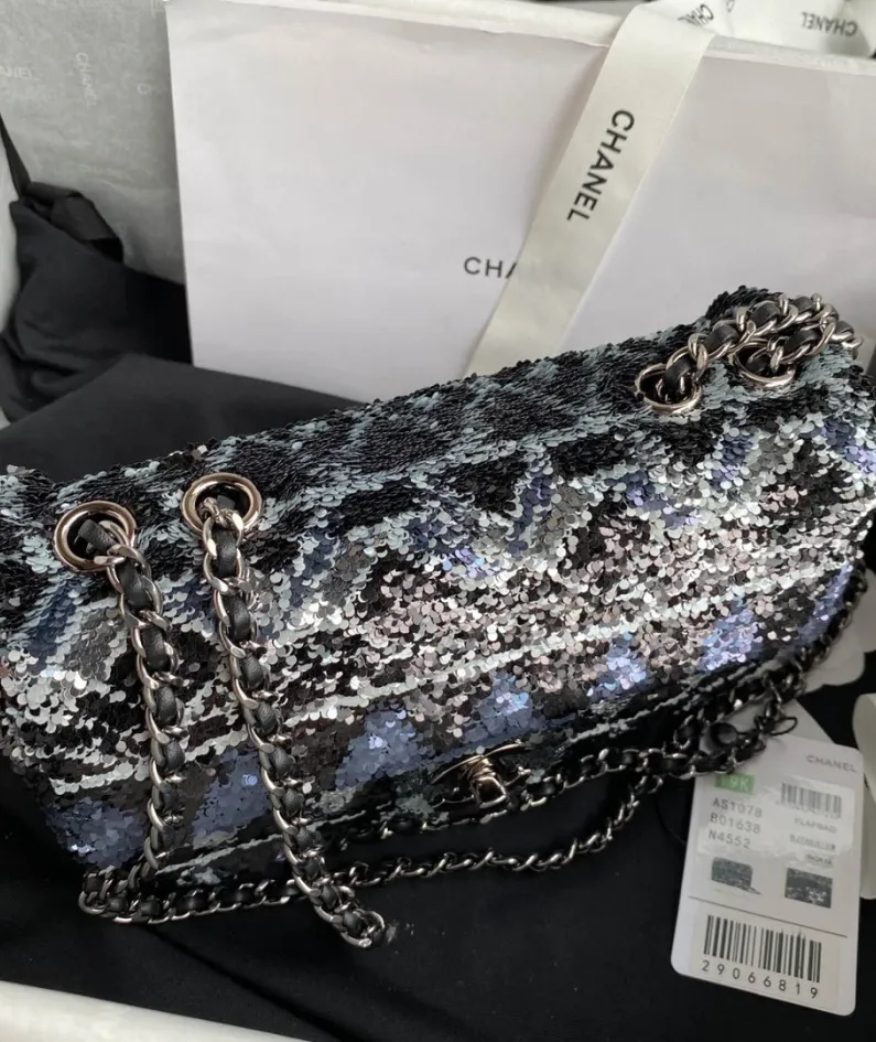 Chanel size: 15x22x7cm