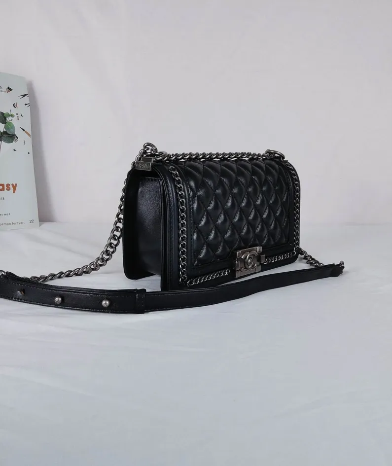 Lambskin Size: 25*16*9cm Style: 67086-2